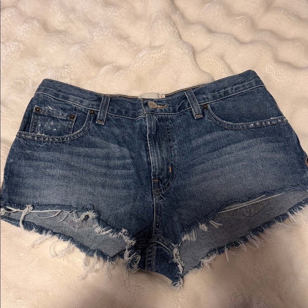 BDG JEAN SHORTS SIZE 28